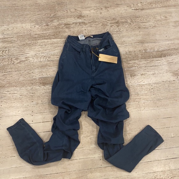 Aphrodite high-waisted-scrunch-up-ruched-jeans 27 - Picture 12 of 16